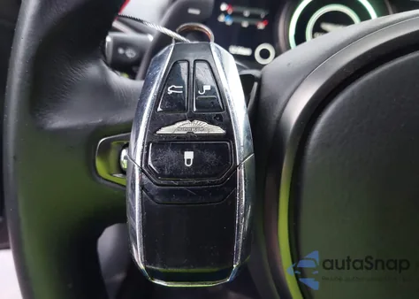 2017 Aston Martin Db11 Launch Edition z USA, uszkodzony, nr VIN SCFRMFAV8HGL02777